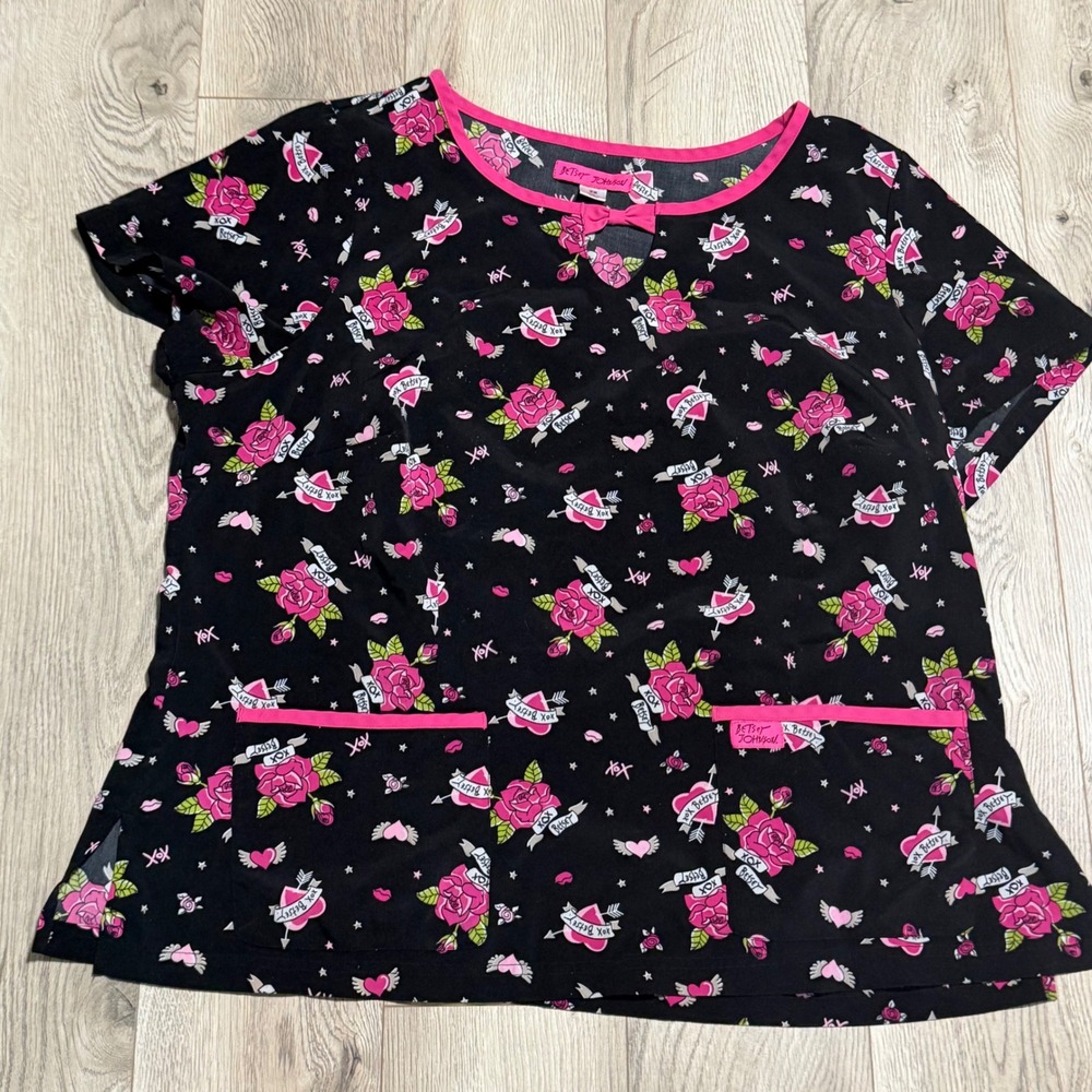 Betsey Johnson XOX Betsey Tattoo Rose Scrub Top 2X Plus size Nurse floral